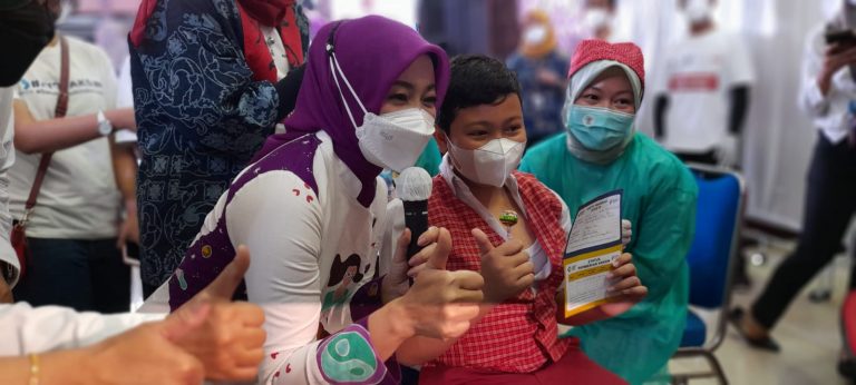 Atalia Praratya Ridwan Kamil Melantik PLT Sekoper cinta dan menyiapkan 1000 Dosis Vaksin untuk Anak generasi Maju