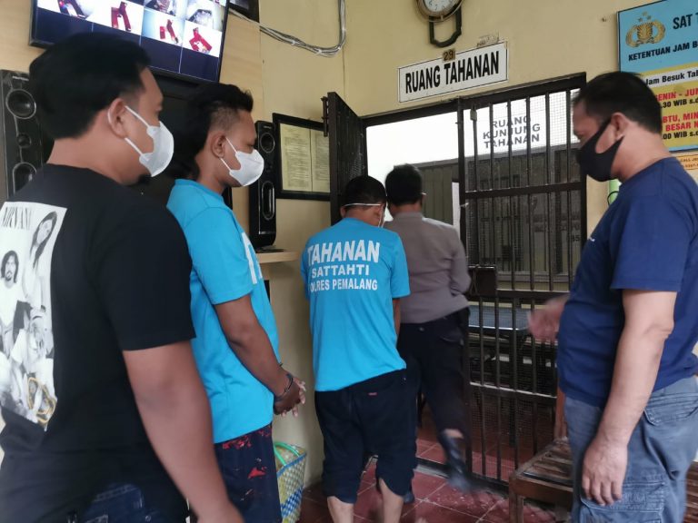 Diduga Peras dan Ancam Petugas SPBU, Dua Tersangka Diamankan Polres Pemalang