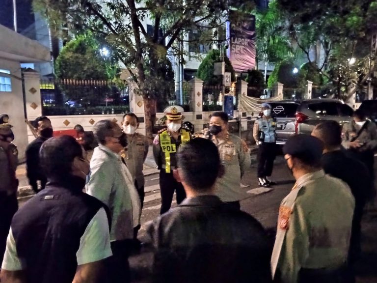 Kapolda Jabar Turun Langsung Ke Jalan Pastikan Situasi Kondisi Dimasa PPKM 3 Aman Dan Kondusif
