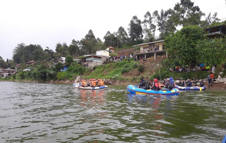 Tim SAR Sat Brimob Polda Jabar Cari Korban Tenggelam Di Danau Situ Cileunca Pangalengan