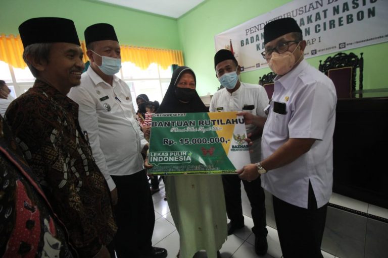 BAZ Kabupaten Cirebon Salurkan Bantuan Senilai Rp107 juta
