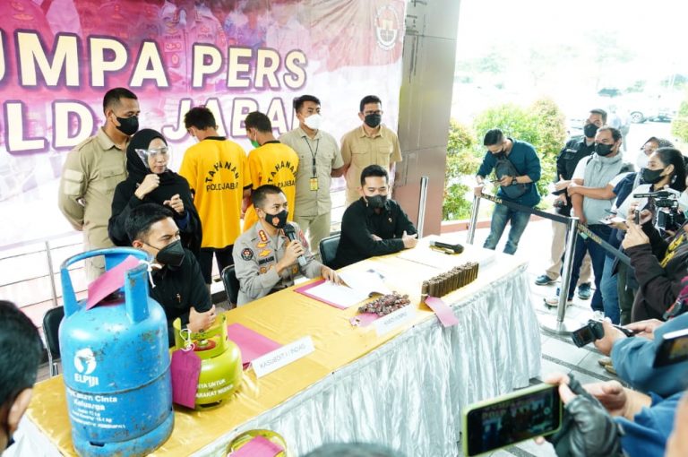 Polda Jabar Ungkap Tindak Pidana Penyalahgunaan Angkutan Dan Niaga BBM Gas Bersubsidi