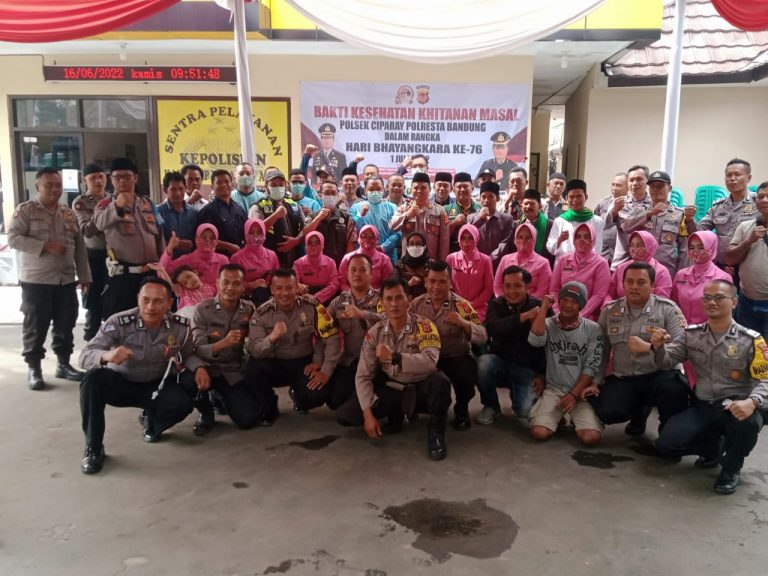 Peringati HUT Bhayangkara Ke 76, Polsek Ciparay Polresta Bandung Gelar Bakti Sosial Khitanan Massal
