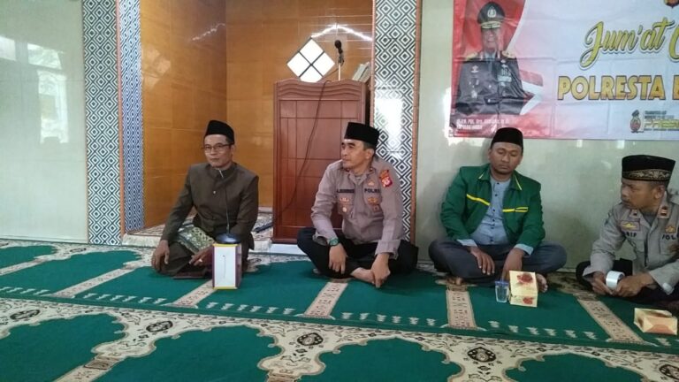 JUMAT CURHAT KAPOLSEK MAJALAYA TAMPUNG KELUHAN WARGA MASYARAKAT KECAMATAN MAJALAYA