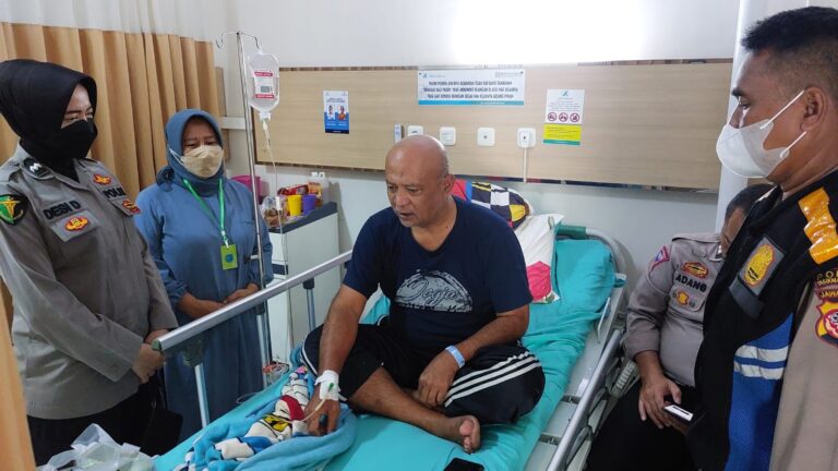 Kegiatan Dokkes Polres Tasikmalaya Kota Hospital Visit Anggota yang Sakit, di Rumah Sakit TMC dan Jasa Kartini