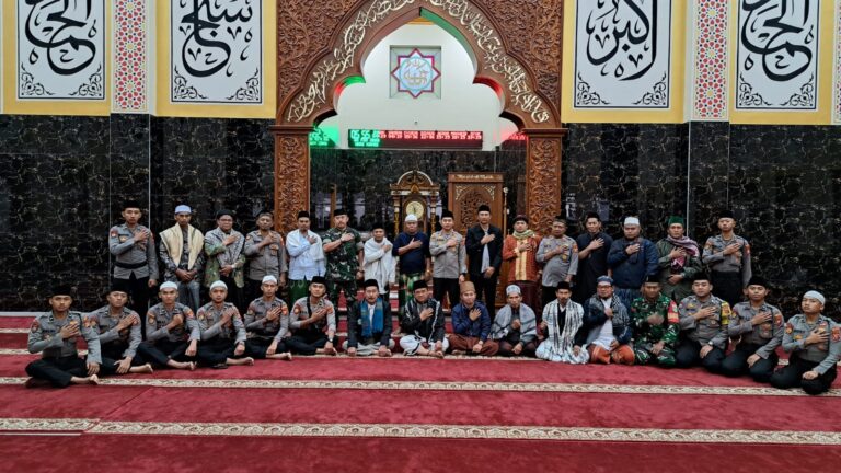 Bersama Muspika Sukaratu,Waka Polres Tasikmalaya Kota Melaksanakan Kegiatan Subuh Keliling di Masjid Jami Al Malik