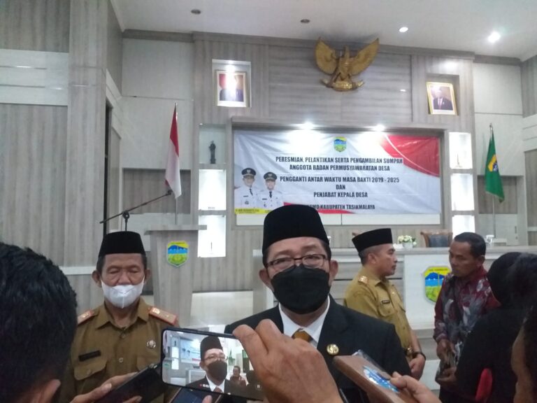 Bupati Tasikmalaya Ade Sugianto pimpin langsung peresmian Dan pelantikan Pejabat Kepala Desa masa bakti 2019-2025 .