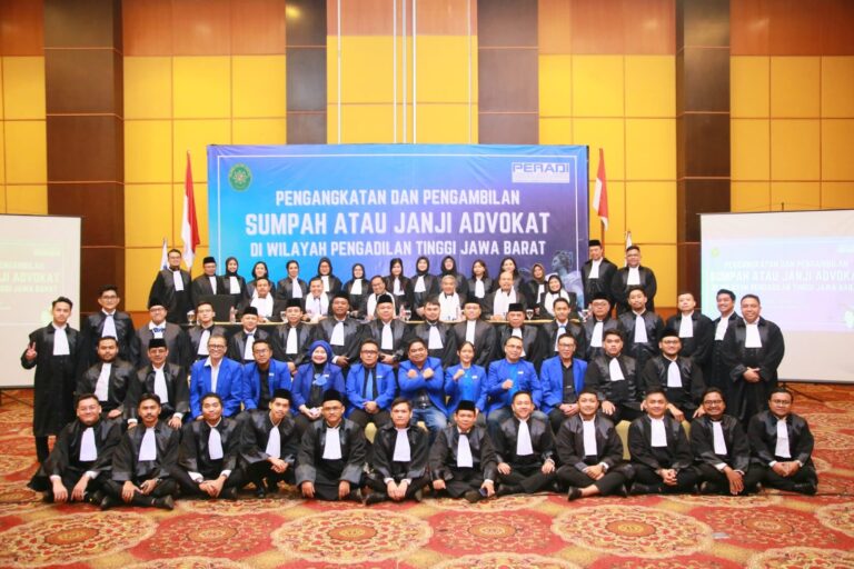 DPC PERADI Bandung Menyelenggarakan Pengangkatan dan Pengambilan Sumpah Janji Advokat
