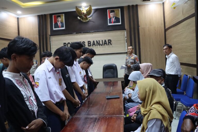 Sempat Viral Karena Ugal-ugalan, Belasan Pelajar Yang Terlibat Gerombolan Motor Di Kota Banjar Mendapat Pembinaan Dari Polisi