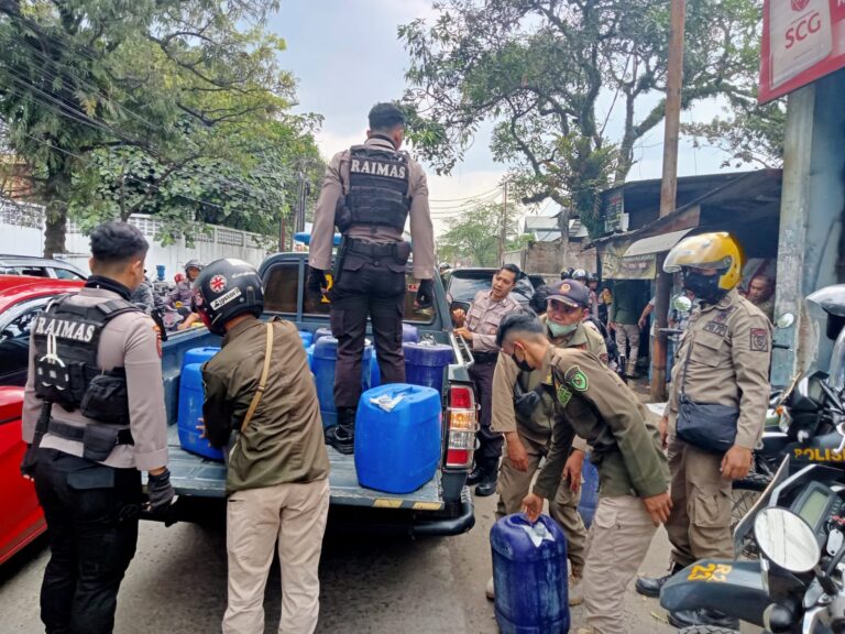 Ratusan Botol Miras Berhasil Diamankan Polsek Majalaya Jelang Hari Raya Idul Fitri 1444 H