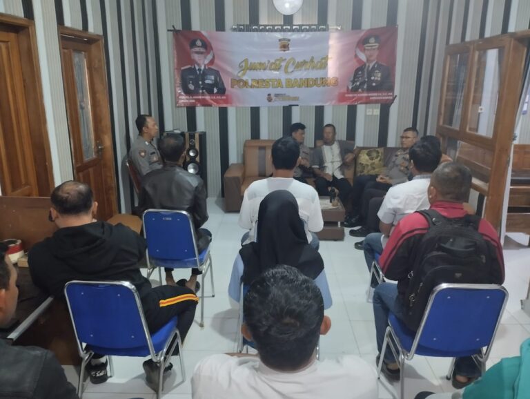 Kapolsek Solokanjeruk Polresta Bandung Laksanakan Kegiatan Jum’at Curhat Bersama Tokoh Masyarakat