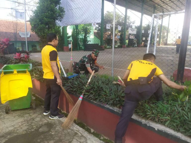 Polsek Ciparay Polresta Bandung Dengan Hari Jadi Bhayangkara Ke – 77 Tahun 2023 Laksanakan Bhakti Sosial Keagamaan.