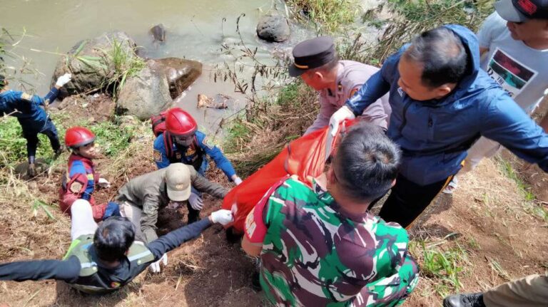 Ditemukan Orang Meninggal Di Bantaran Sungai Cirasea Tanpa Identitas