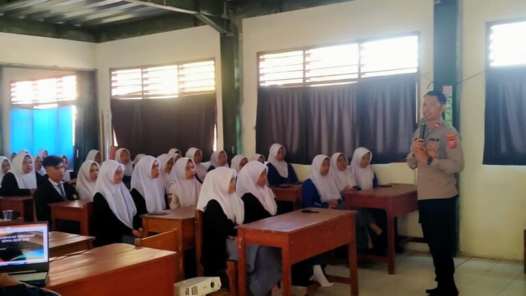Wujud Kepedulian Polri Terhadap Generasi Muda, Kapolsek Ibun Polresta Bandung Berikan Pengarahan Kepada Siswa/i SMK IT Terpadu