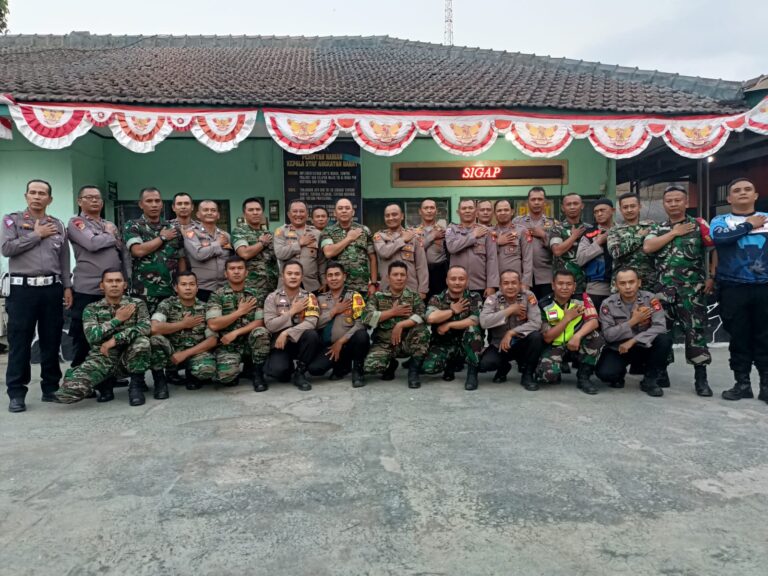 Sinergitas TNI – POLRI Semakin Kuat Koramil 2408 Ciparay/Baleendah Dapat Ucapan Dirgahayu TNI Ke 78 Dari Polsek Ciparay Dan Baleendah.