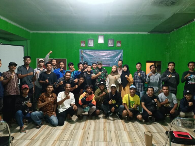 Koramil 2408 / Ciparay Berikan Edukasi Pada Masyarakat Desa Manggung harja Tentang Nilai Nilai Kebangsaan.