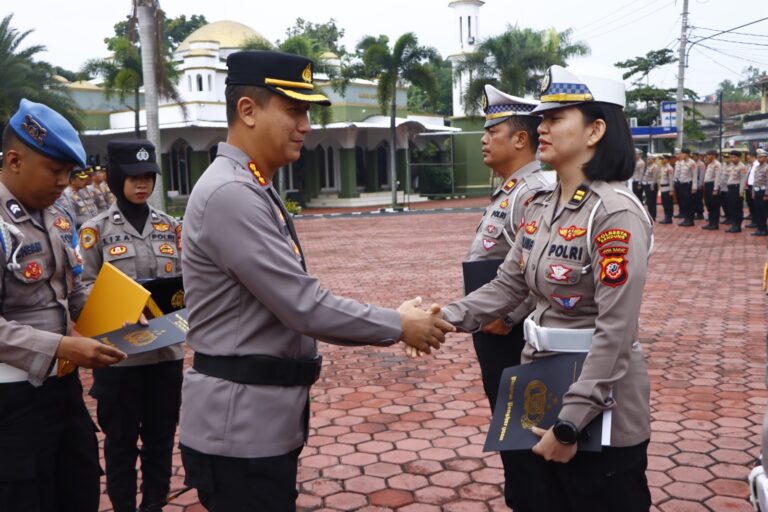 Polresta Bandung Gelar Upacara Penghargaan dan PTDH