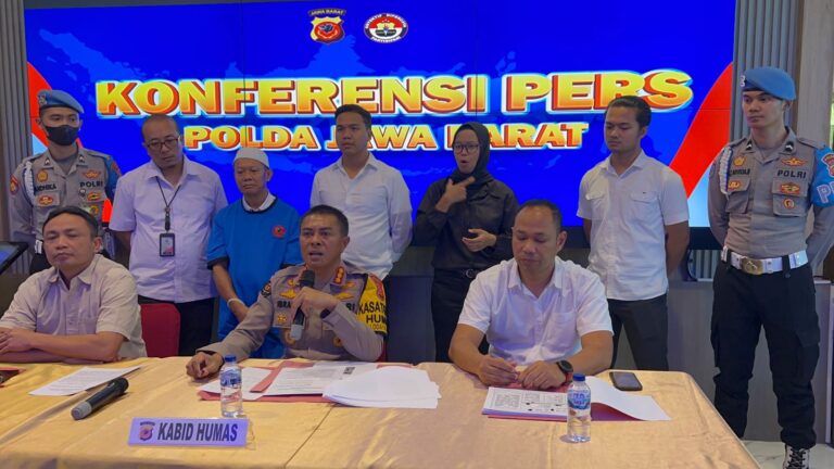 POLDA JABAR GELAR KONFERENSI PERS TERKAIT TINDAK PIDANA PEMBUNUHAN IBU DAN ANAK DI SUBANG