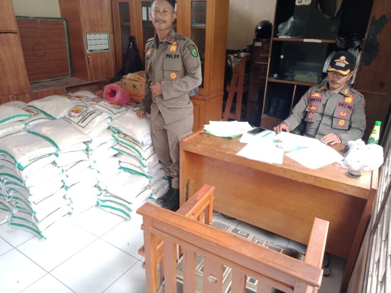 Bantuan Berupa Beras Dan Minyak Goreng Sebanyak 249 KPM Dari Dispakan Kabupaten Bandung.