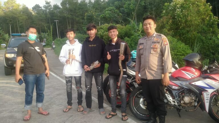 Polsek Ibun Polresta Bandung Mencegah Balapan Liar Yang Berawal Dari Jenis Kendaraan Berknalpot Tidak Sesuai Standar.