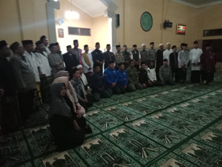 Forkopimcam Ciparay Laksanakan Tarawih Keliling Di Mesjid Jami AL’Ihkwan Cipaku Desa Pakutandang.