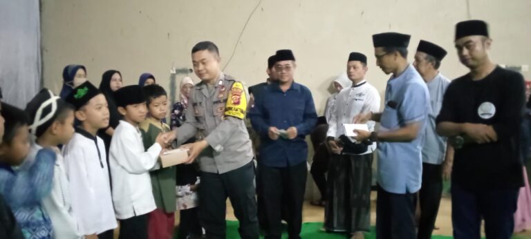 Ramadan Berkah Dengan Sedekah, FORWATUR Santuni 50 Anak Yatim Piatu dan 50 Dhuafa Di Desa Dawagung