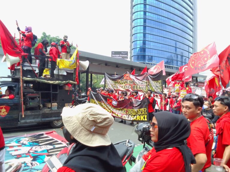 Aksi Unjuk Rasa Peringati May Day 2024