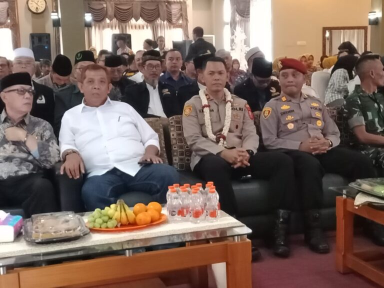 Giat Pisah Sambut Sektor Ciparay Polresta Bandung Dari Deden Noviyanto SH.,M.M Kepada Kapolsek Baru Iptu Ilmansyah..S.E.,M.H.,