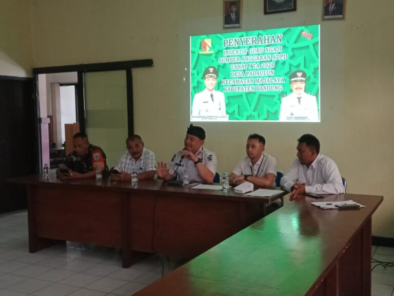 Penyerahan Insentif Guru Ngaji Sumber Anggaran ADPD Tahap 1 TA 2024 Desa Padaulun Kecamatan Majalaya Kabupaten Bandung.