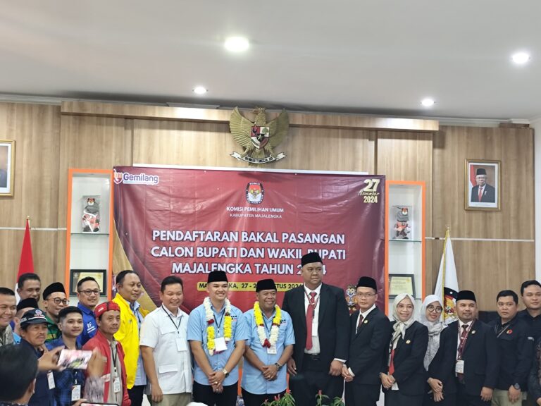 Di Hari Terakhir Pendaftaran, KPU Majalengka Terima Pendaftaran Pasangan Eman – Dena Sebagai Calon Bupati dan Wakil Bupati
