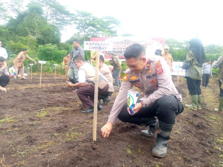 Kapolsek Ciparay Siap Dukung Program Nasional, Penanaman Jagung Serentak 1 Juta Hektar