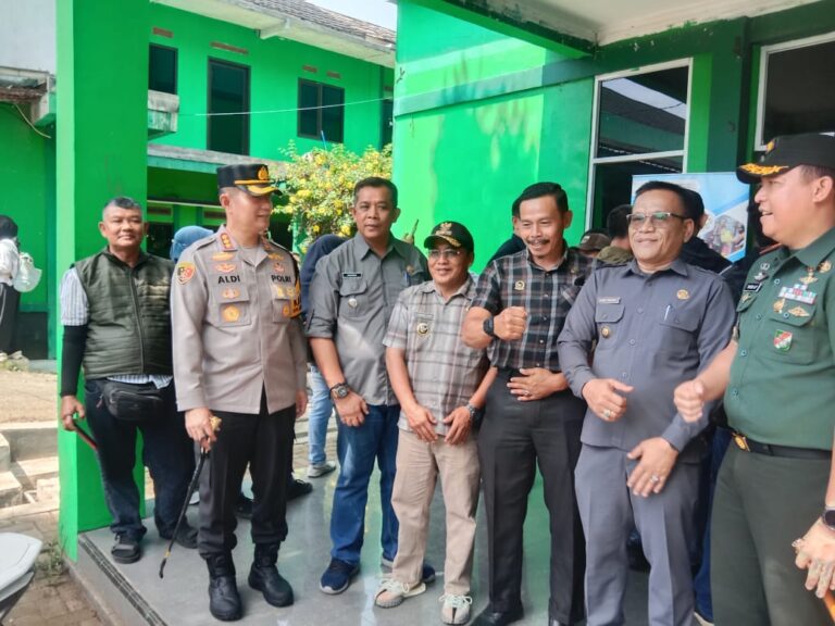 Asep Tofik Apresiasi Kunjungan Menteri Kependudukan dan Pembangunan Keluarga/BKKBN RI di Desa Serangmekar