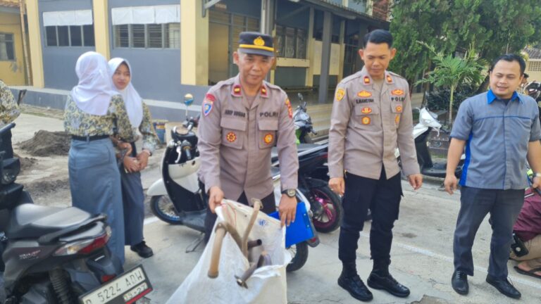 Polsek Ciparay Polresta Bandung Tertibkan Knalpot Brong atau Tidak Standar di Sekolah