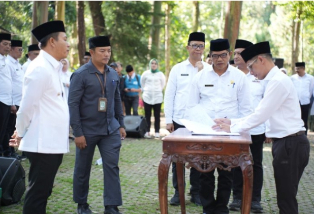 Bupati Bandung Resmi Lantik H. Dadi Wardiman Sebagai Direktur Operasional PDAM Tirta Raharja